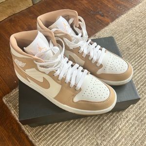 Nike Air Jordan 1 Mid size 9 Men’s